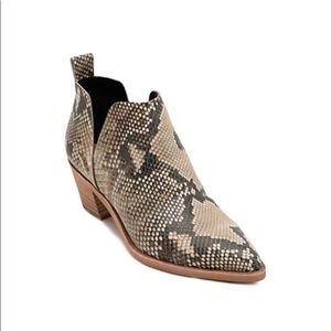 NWOT-Dolce Vita Booties